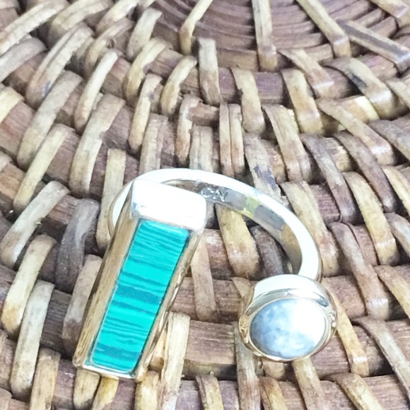 CN Malachite Rectangular Inlaid Green and White Ring Gold Toned Size 8 - Picture 4 of 5